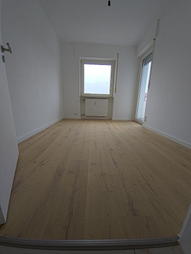 Sprzedaż prywatna: Eleganckie 3-pokojowe mieszkanie z balkonem w Bietigheim-Bissingen – Kinderzimmer