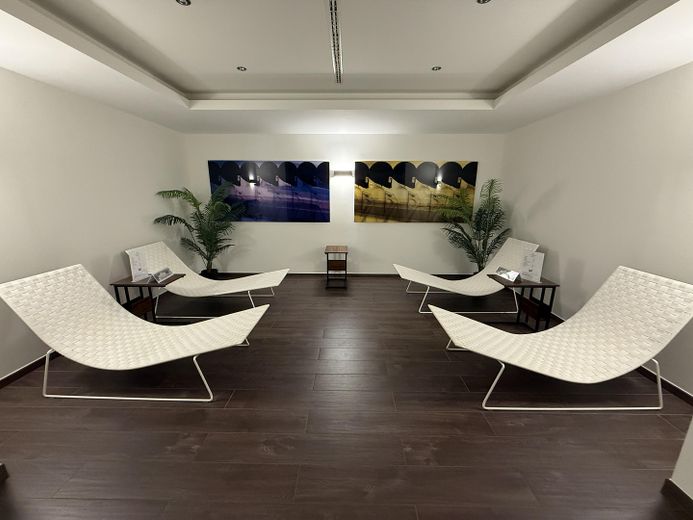 Luxuriöse, moderne 5-Zimmer Maisonette Wohnung mit TG-Stellplatz und Balkon in Südwest-Lage – Aufenthaltsr.Sauna_Gemein.-EG