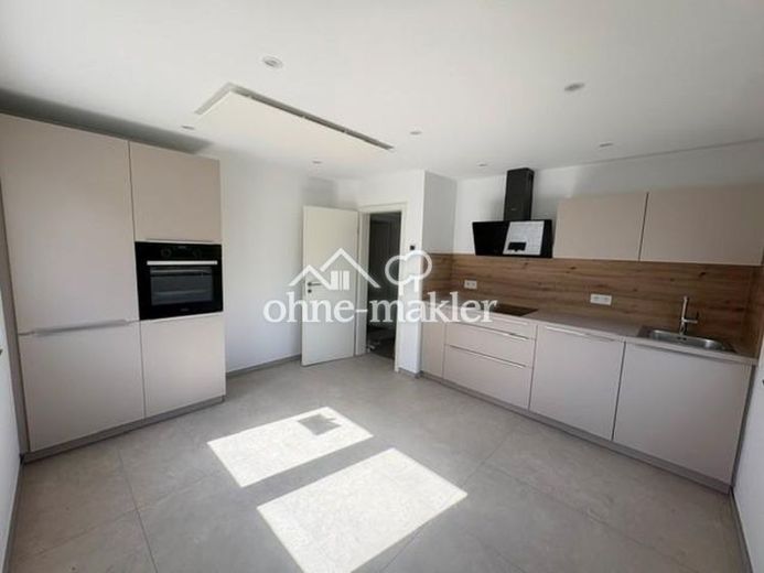 Sakin bir konumda modern yaşam hissi – 2 oda, yeni yenilenmiş – Foto 1
