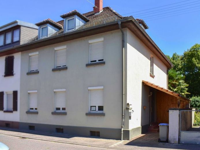 Casa plurifamiliare: 2 appartamenti ristrutturati, piscina e splendida area esterna, potenziale per 3° appartamento al piano mansardato – Foto 1