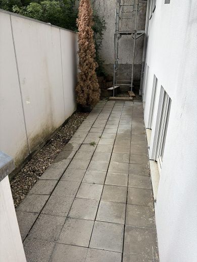 Limited until 31.01.2027 – Beautiful 1-room basement apartment with separate kitchen – Lichtgraben / Terrasse