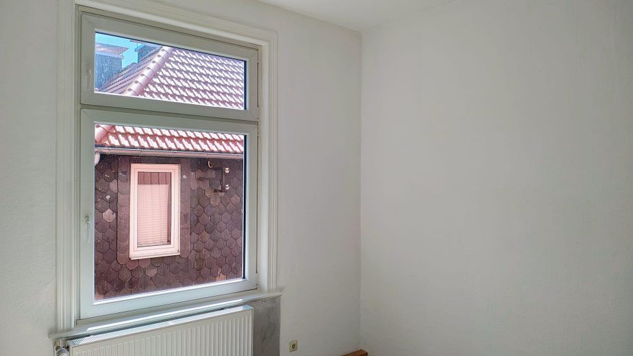 Renovated 4-room apartment with fitted kitchen, 120sqm – Zimmer 3
