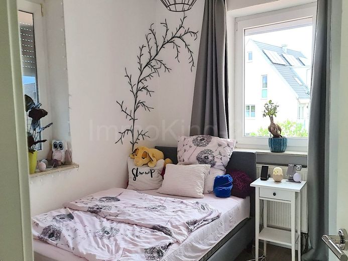 ++ TOP ANGEBOT ++ HELLES EIN - ZWEIFAMILIENHAUS MIT VIEL PLATZ UND VIELEN DETAILS! – SCHLAFZIMMER 2