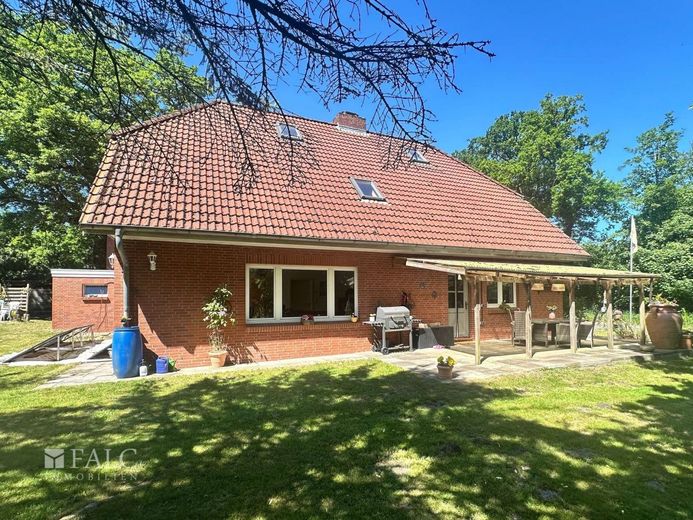 Traumhaft Wohnen in der Natur - Top Einfamilienhaus mit Einliegerwohnung – Ansicht vom Garten