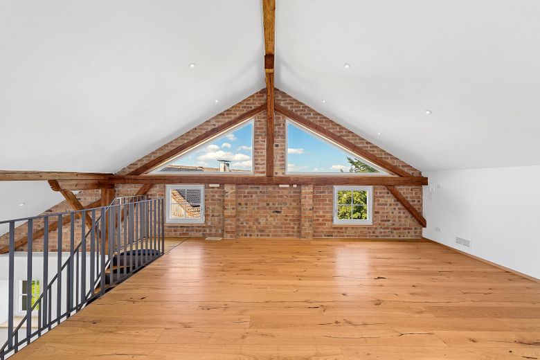 Wunderschöne, helle Galeriewohnung 4-Zimmer – Galerie 2.OG