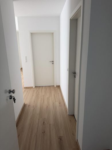 Nouveau projet haut de gamme : 3-4 pièces avec faibles charges (bâtiment KFW55) – Flur EG_DG rechts 4-Zi Whg