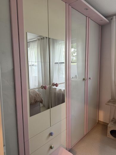 Großer Kleiderschrank