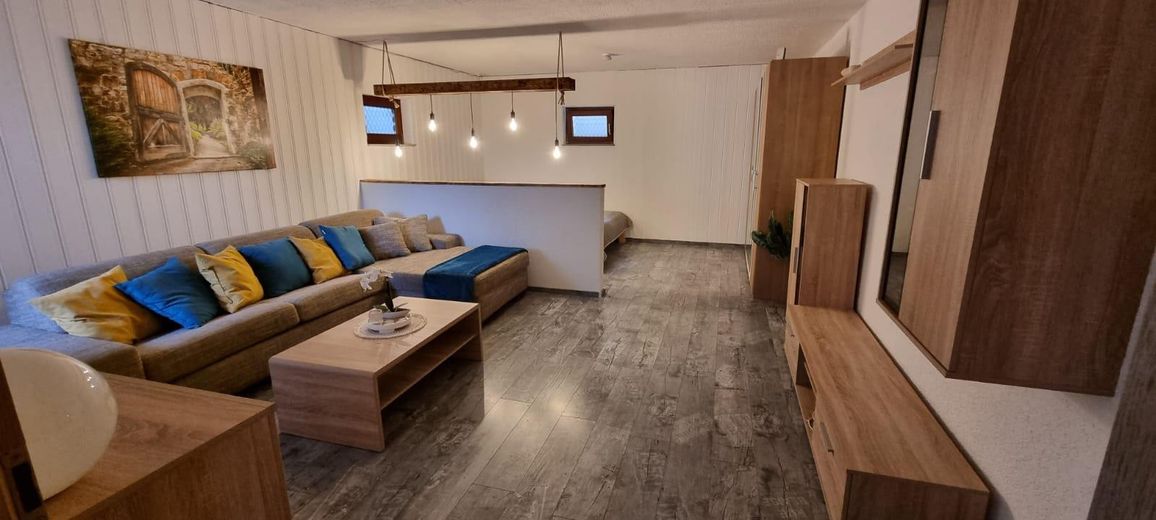 Maison pour 1 à 2 familles + appartement indépendant – Wohnen Schlafen ELW