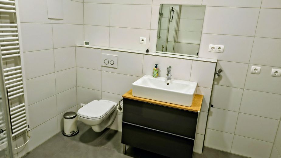 Bad mit Schubkastenschrank