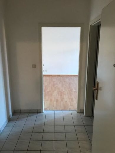 Ruhige 1-Zimmer mit Laminat, Balkon, EBK und Dusche in Zentrumsnähe zum Toppreis! – IMG_1338