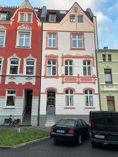 Gartenwohnung im Hochparterre im Herzen von Eicken – FASSADE