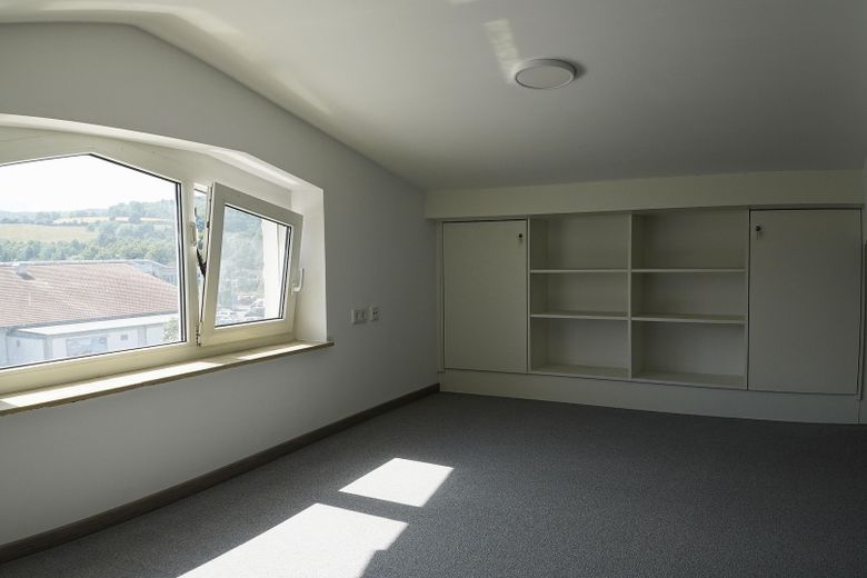عقار سكني وتجاري في Mühltal – Wohnung Einbauschränke