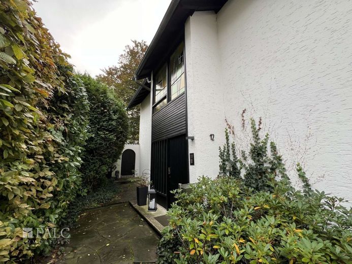 Sonnige Dachgeschosswohnung in Bestlage - Essen Bergerhausen – Hauseingang