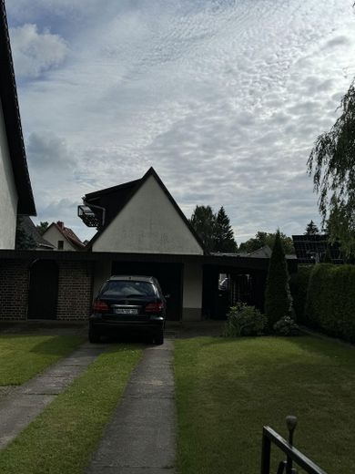 Blick auf die Garage/Carport