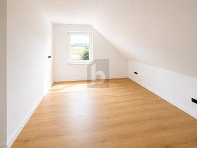 ERSTBEZUG MIT BALKON  &  TRAUMBLICK