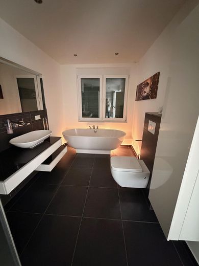 Limburg şehir merkezinde lüks penthouse – 196 m², katedral manzarası, whirlpool ve Gaggenau mutfak – Bad en suite Schlafz. 1