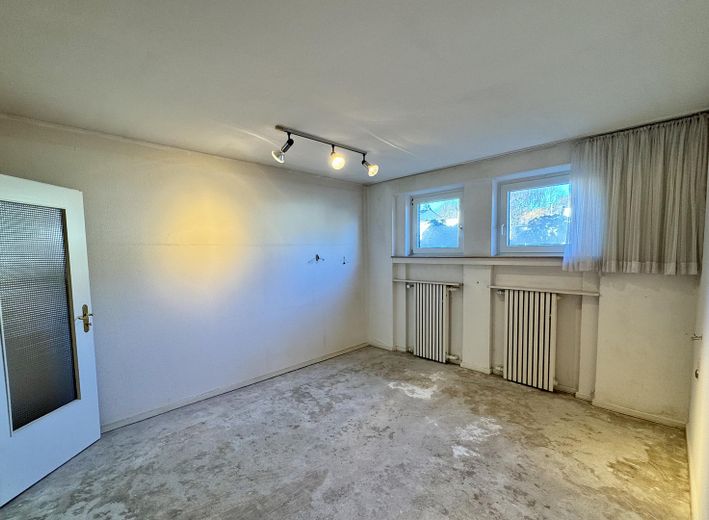 EFH oder MFH: außergewöhnlich flexibel & solide, ideale Lage, großes Potential – Schlafzimmer EG