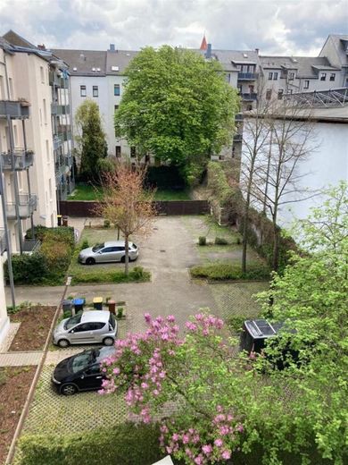 Kompakte DG 3-Zimmer mit neuem Laminat u. Wanne in Zentrumsnähe!
Stellplatz mgl. – 279277447_2441590662638542_6364894939249603322_n