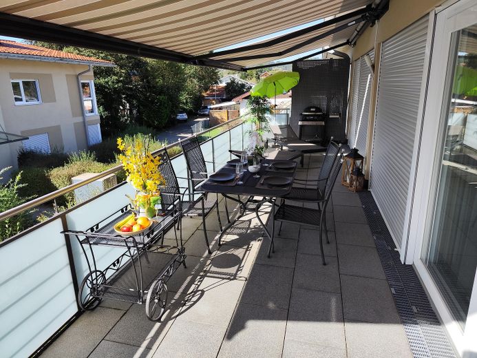 Bez prowizji! Ekskluzywne mieszkanie 2-pokojowe od strony południowej w centrum Bernau a.Chiemsee – 25 m² Südbalkon