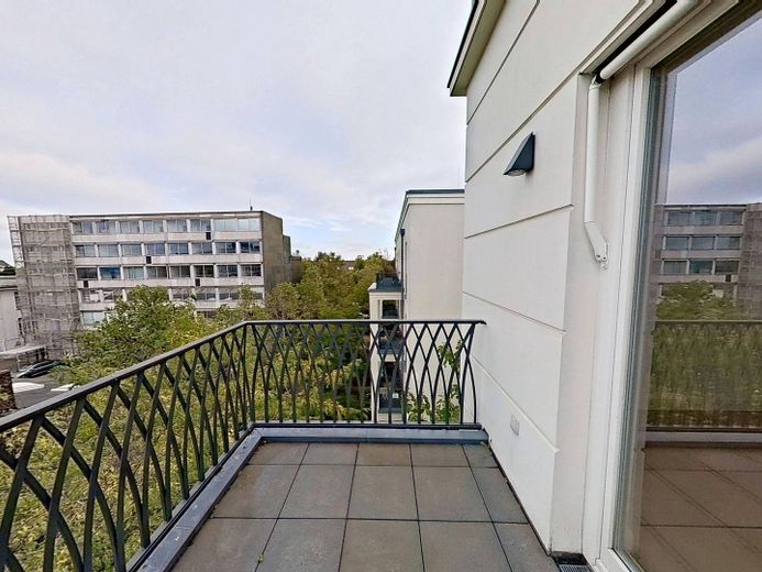 Exklusiver 2-Zimmer-Neubau mit 2 BALKONEN, EBK, Concierge-Service uvm. in den begehrten Heinrich-Heine-Gärten – Ansicht II: Balkon I