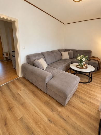 Luminoso e ben distribuito appartamento di 3 locali in affitto a Stadthagen – Wohnzimmer