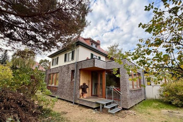 Şekillendirmeye yer: Friedrichshagen'de bahçe evi ve arsası olan yarı müstakil ev