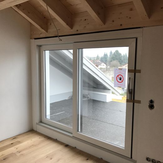 منزل صف حديث مع تراس على السطح – Studio Dachterrasse