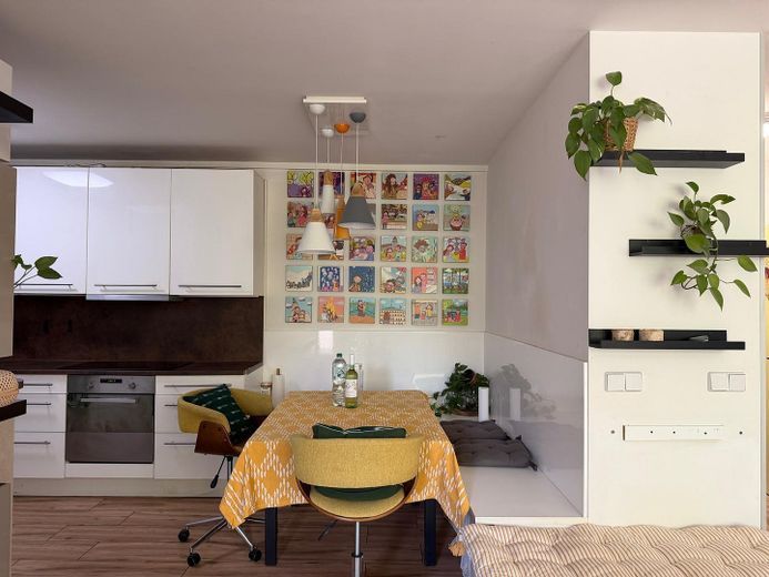Fully Furnished 3 Room Apartment in Mitte with Guest WC – Dining