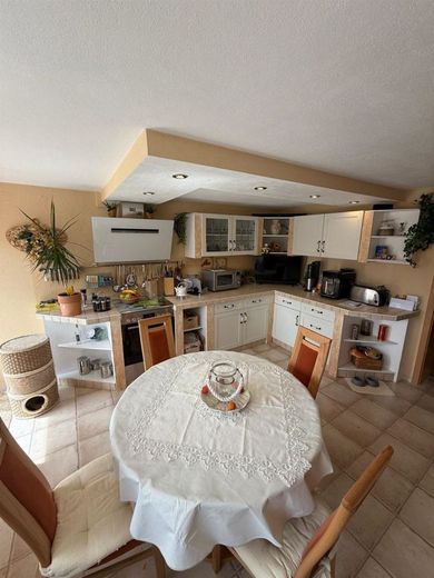 Bezugsfertiges Einfamilienhaus mit großem Blk, Garage, 2 Bädern und sonnigem Grundstück – Küche