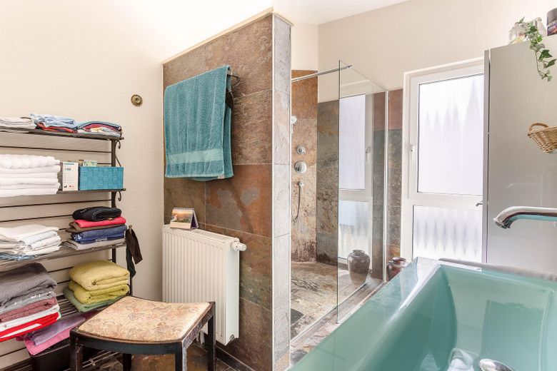 Bad OG mit begehbarer Dusche