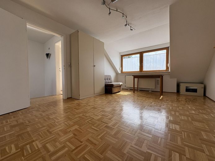 Zuhause fühlen in Reihenmittelhaus in ruhiger, familiärer Lage – DG Multifunktionszimmer