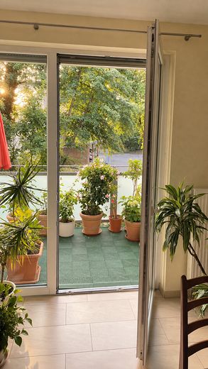 Жильё у курортного парка – Blick auf Balkon