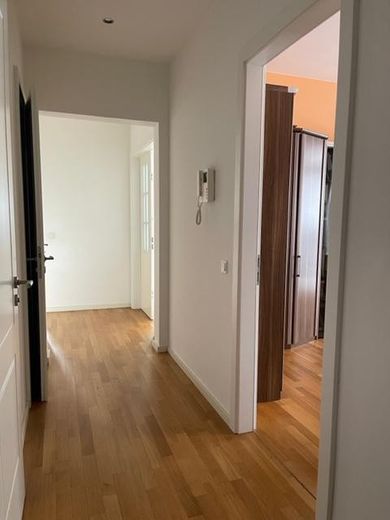 Exklusieve 3 Zimmer Wohnung mit Loggia, Stellplatz, Fußbodenheizung, Gäste WC, Klimaanlage – Flur
