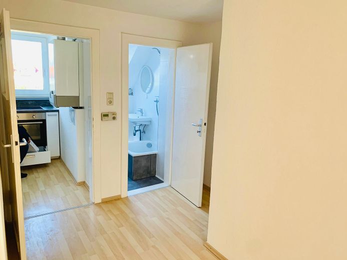 Blick in die Küche und Bad