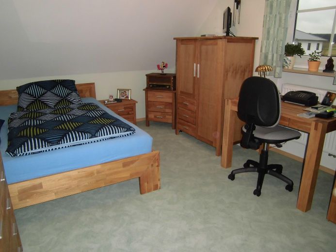 Casa pareada con cochera cubierta – Gästezimmer