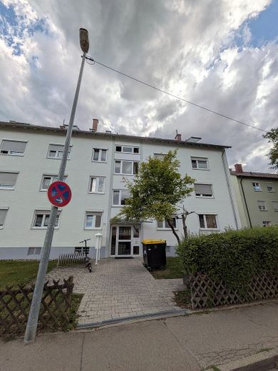 6,5 % Rendite - zuverlässig vermietete DG-Wohnung in Senden – Außenansicht