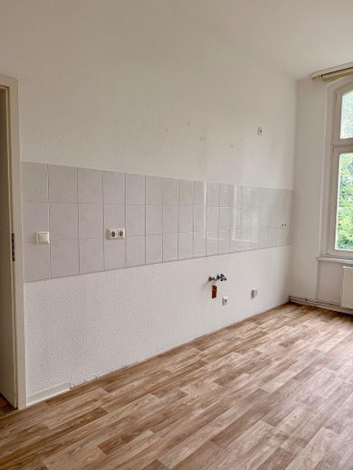 Helle, großzügig geschnittene 2-Zimmer-Wohnung – Küche