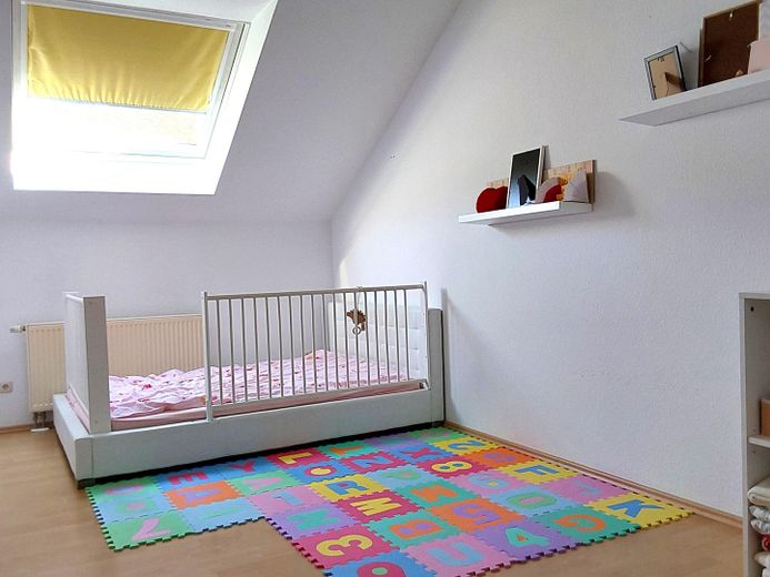 Ruhig wohnen & gut angebunden – Doppelhaushälfte mit Sonnenterrasse in Wehrheim/Obernhain – Vielseitig nutzbares Zimmer