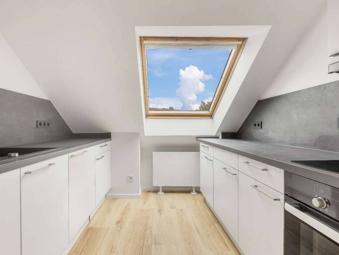 Il fascino dell’attico: moderno appartamento con 3 locali e cucina componibile – Ansicht I: Küche