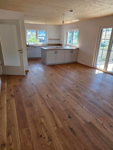 Erstbezug: 101m² Neubau mit Einbauküche, Haustiere willkommen, Balkon, 2 Stellplätze – Foto 1