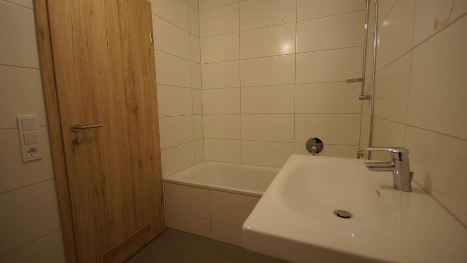 Badewanne mit Dusche