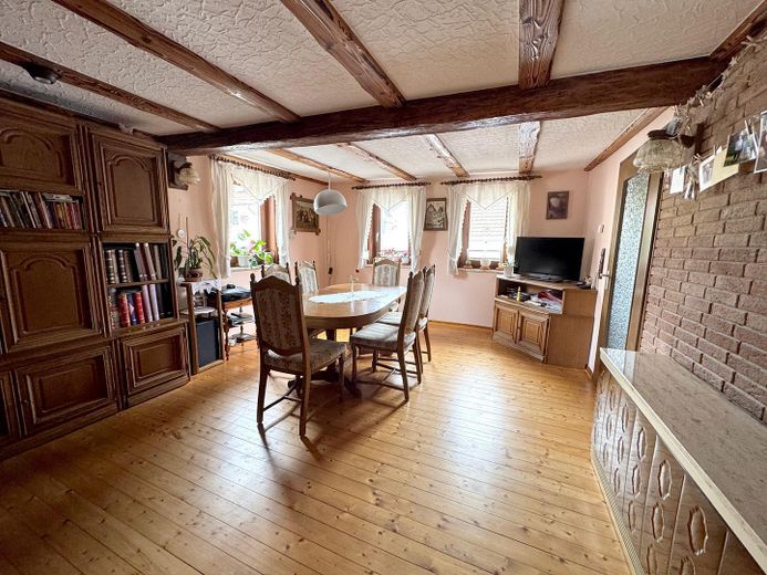 Wohnhaus mit Bauernhof – Esszimmer