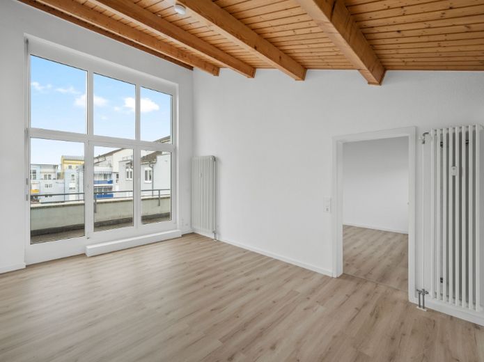 WOHNEN MIT WEITBLICK – STILVOLL, MODERNISIERT UND ZENTRUMSNAH IN RHEINFELDEN – Wohnen/Essen Original
