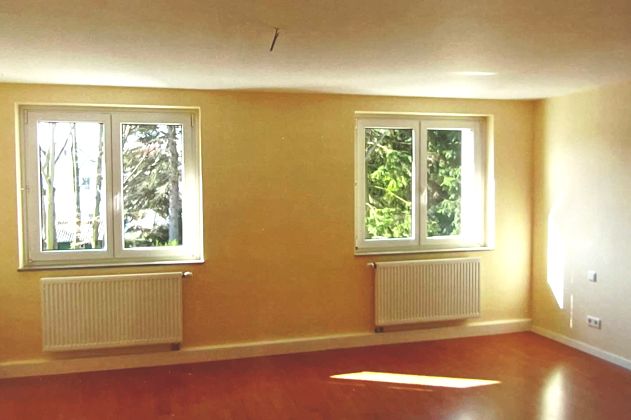 Zentral, aber ruhig gelegene 3-Zimmer Wohnung mit Balkon und Stellplatz als Kapitalanlage, prov.frei – Schlafzimmer