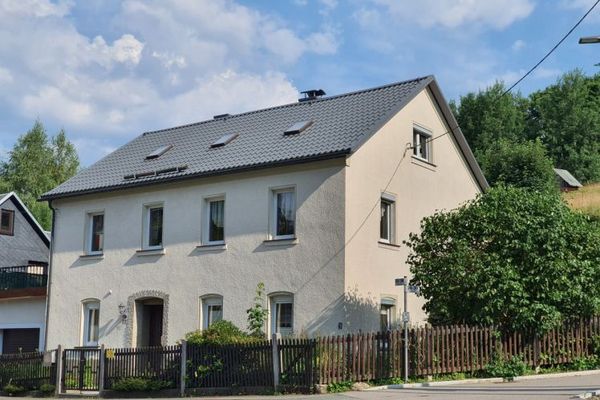 --- Raj przyrody dla całej rodziny – dom jednorodzinny z dużą działką na górskim, łąkowym zboczu ---
