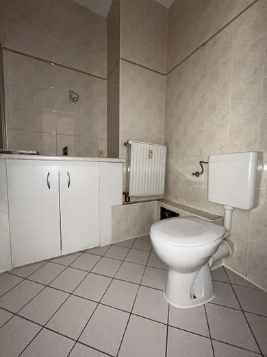 Erstbezug nach Renovierung - 5-Raumwohnung im 1. OG in ruhiger Lage – Gästebad