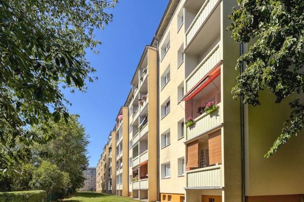 2 alquileres mensuales completos gratis: 4 habitaciones - Un milagro de espacio para su familia!*