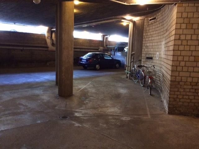 Tiefgaragenstellplatz