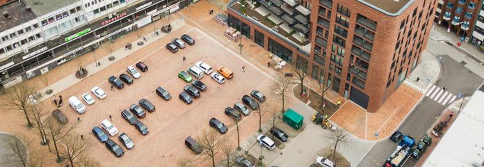 Luftbild - Markt-/Parkplatz