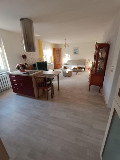 Viel Platz in Güstrow 190 m², großes Grundstück, Pool & Werkstatt – Wohnzimmer OG